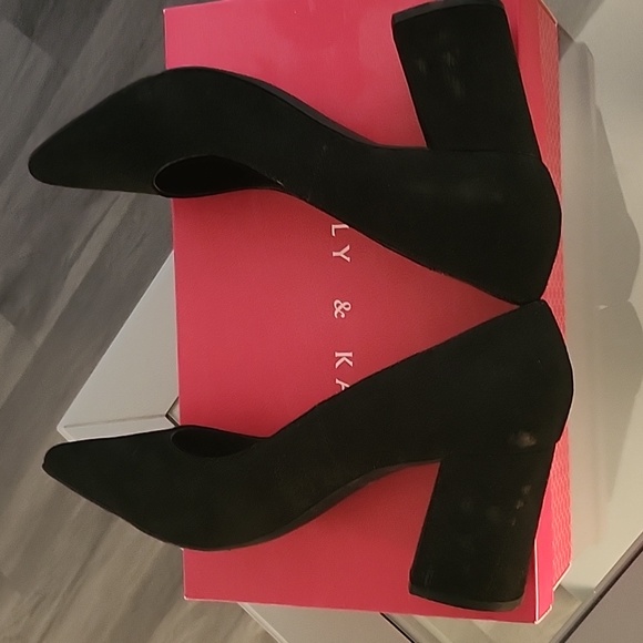 Black Shoes - Picture 5 of 6